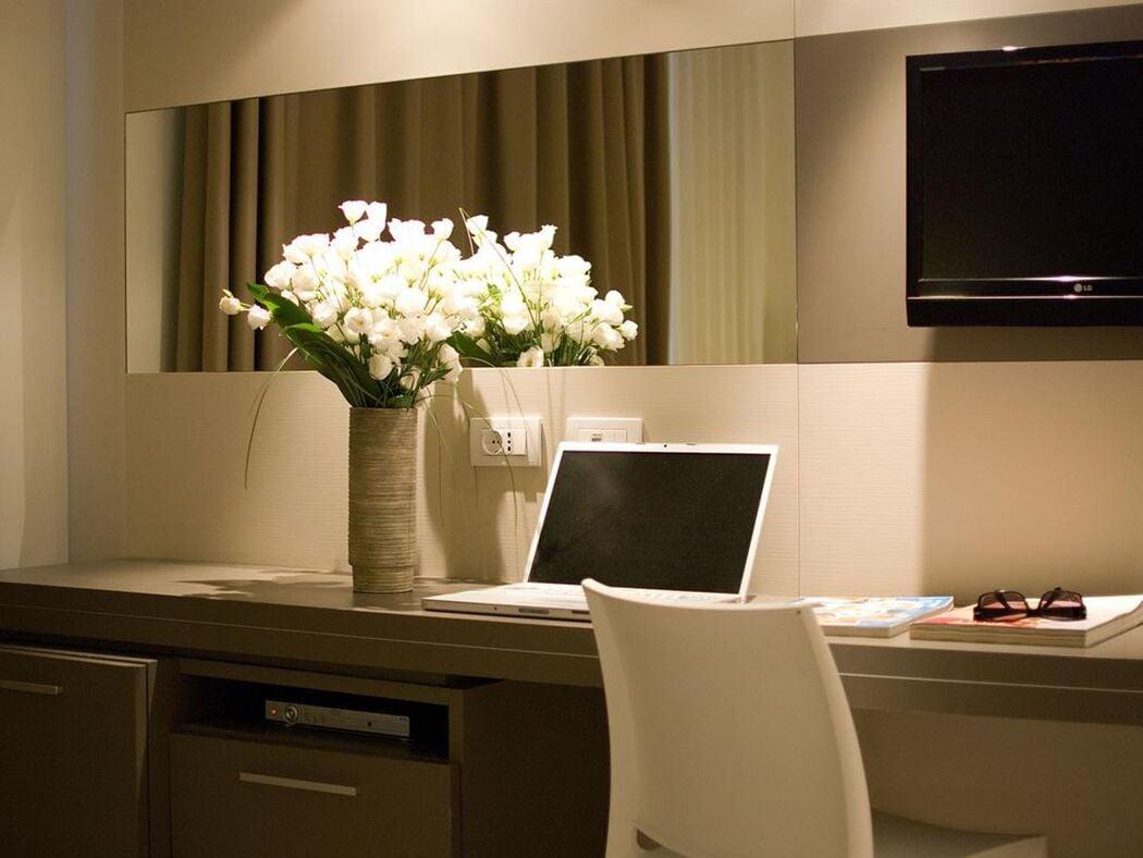 Hotel Cube Равена Екстериор снимка