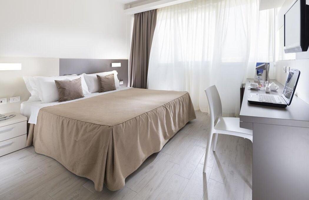 Hotel Cube Равена Екстериор снимка