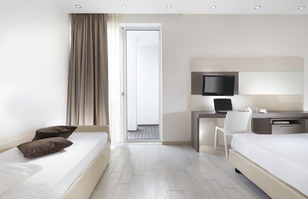 Hotel Cube Равена Екстериор снимка
