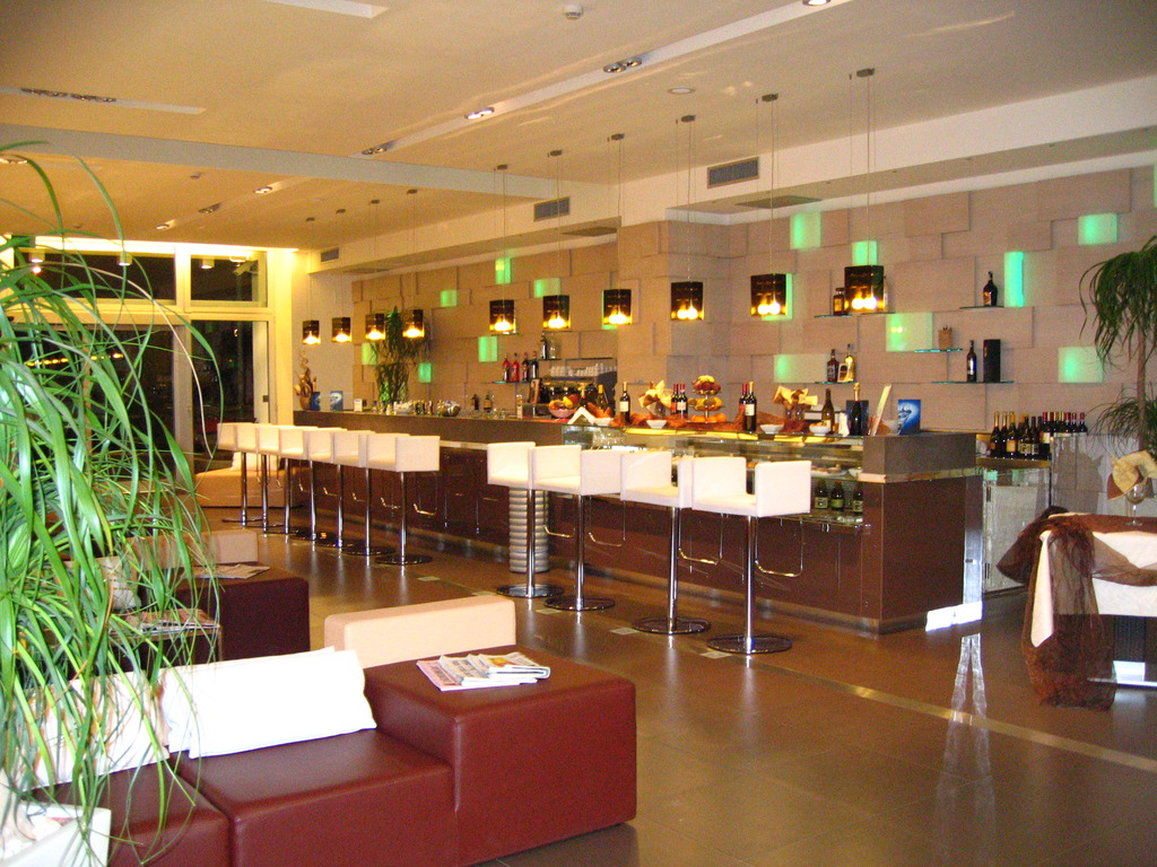 Hotel Cube Равена Екстериор снимка
