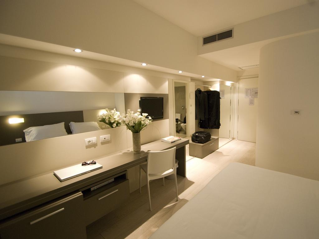 Hotel Cube Равена Екстериор снимка