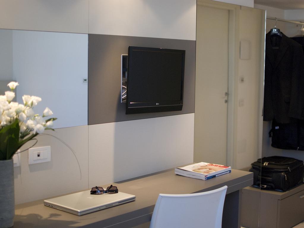 Hotel Cube Равена Екстериор снимка