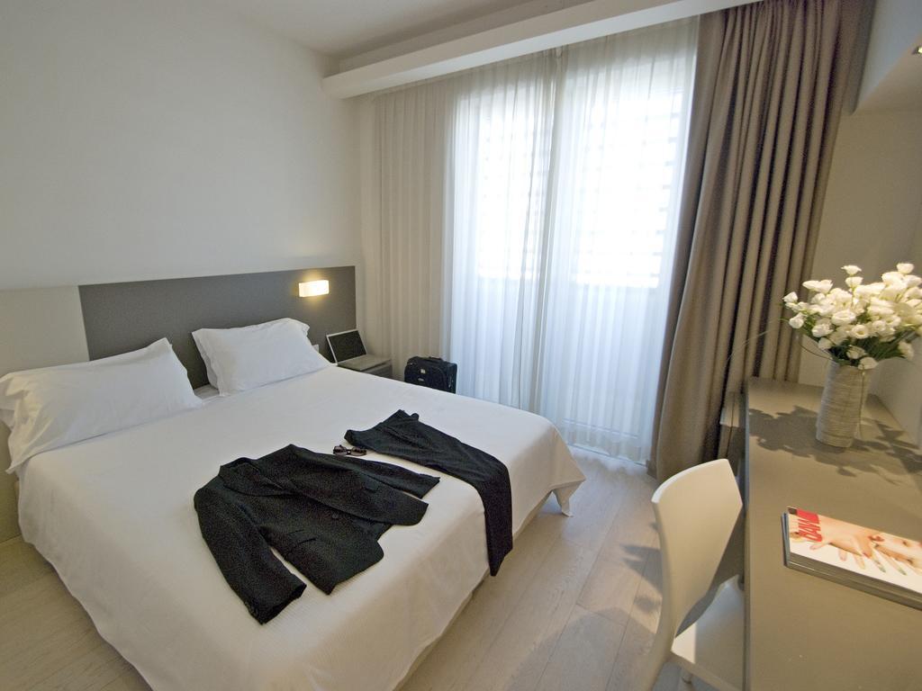 Hotel Cube Равена Екстериор снимка