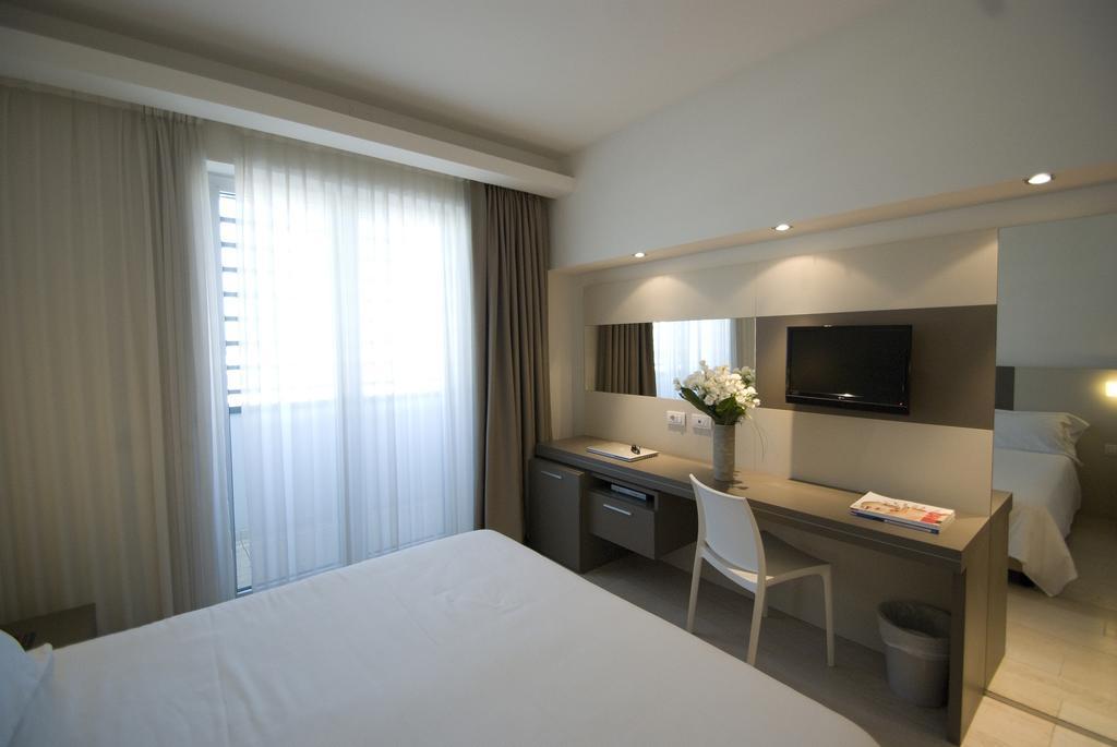 Hotel Cube Равена Екстериор снимка
