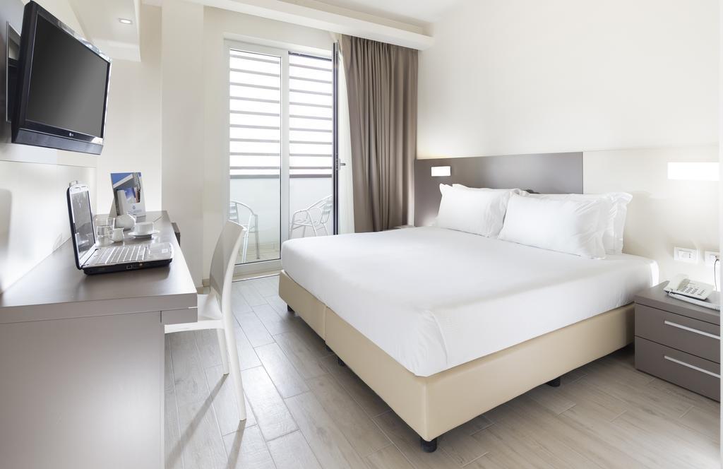 Hotel Cube Равена Екстериор снимка