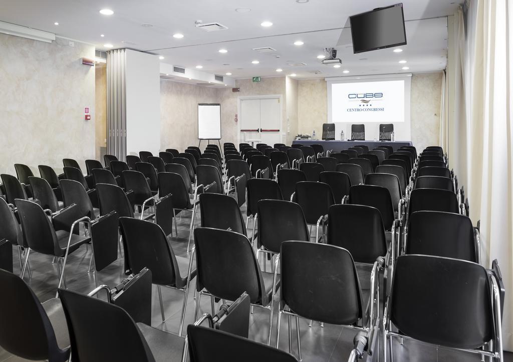 Hotel Cube Равена Екстериор снимка