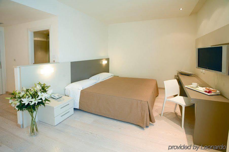 Hotel Cube Равена Екстериор снимка