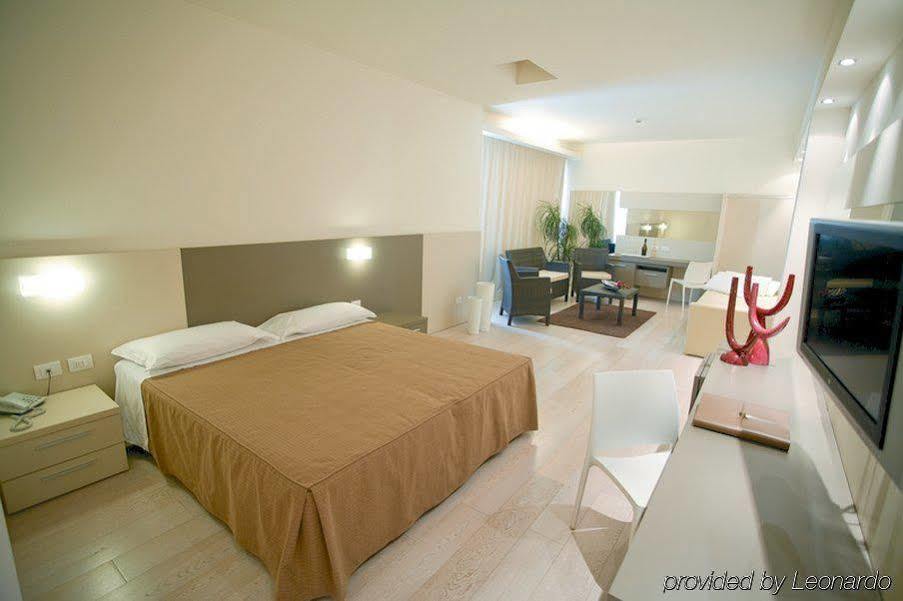 Hotel Cube Равена Екстериор снимка