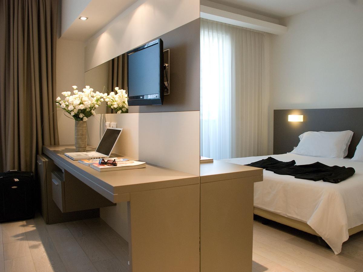 Hotel Cube Равена Екстериор снимка